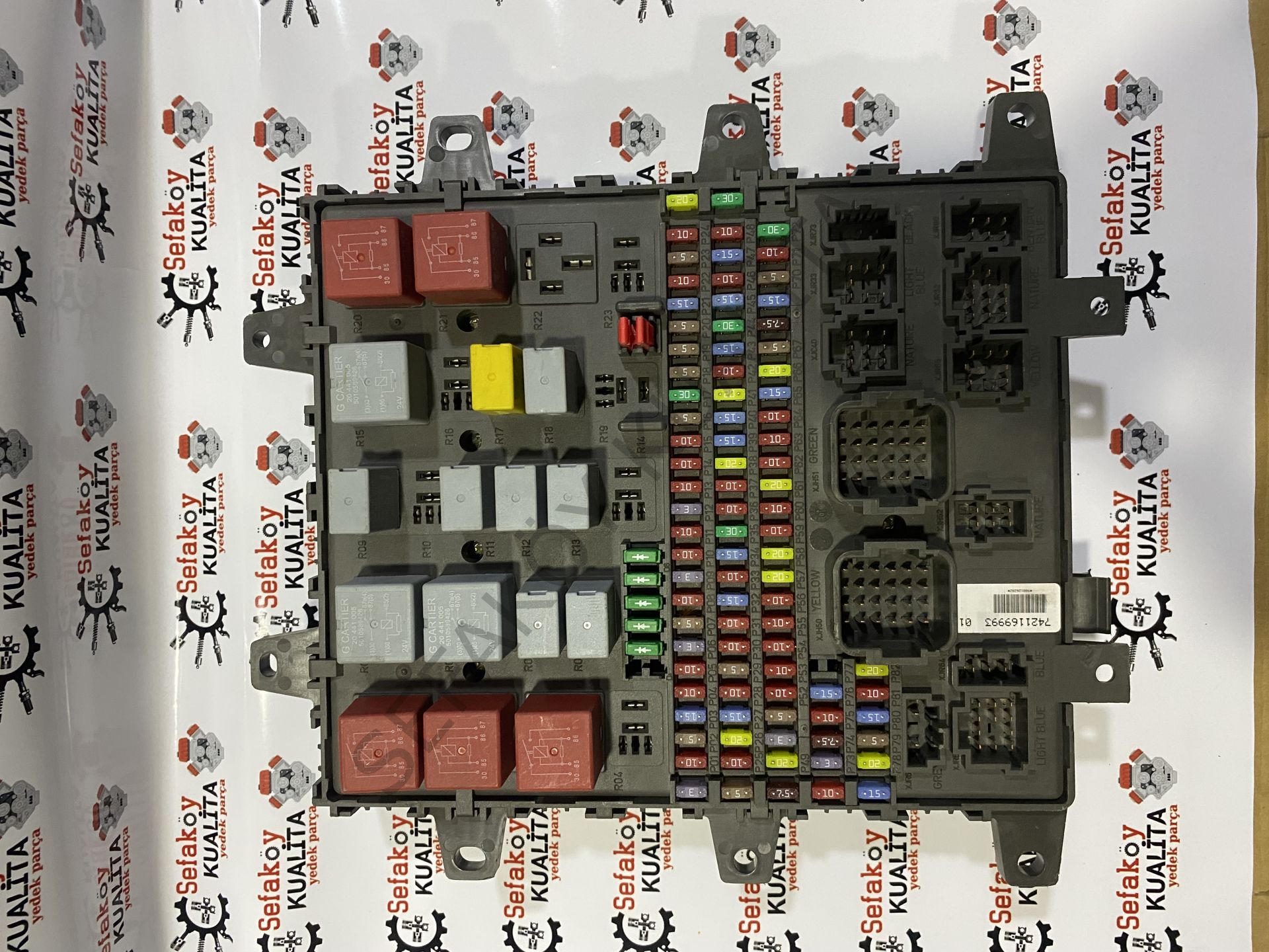 MAN DAF VOLVO RENAULT KAMYON SİGORTA KUTUSU 7421169993