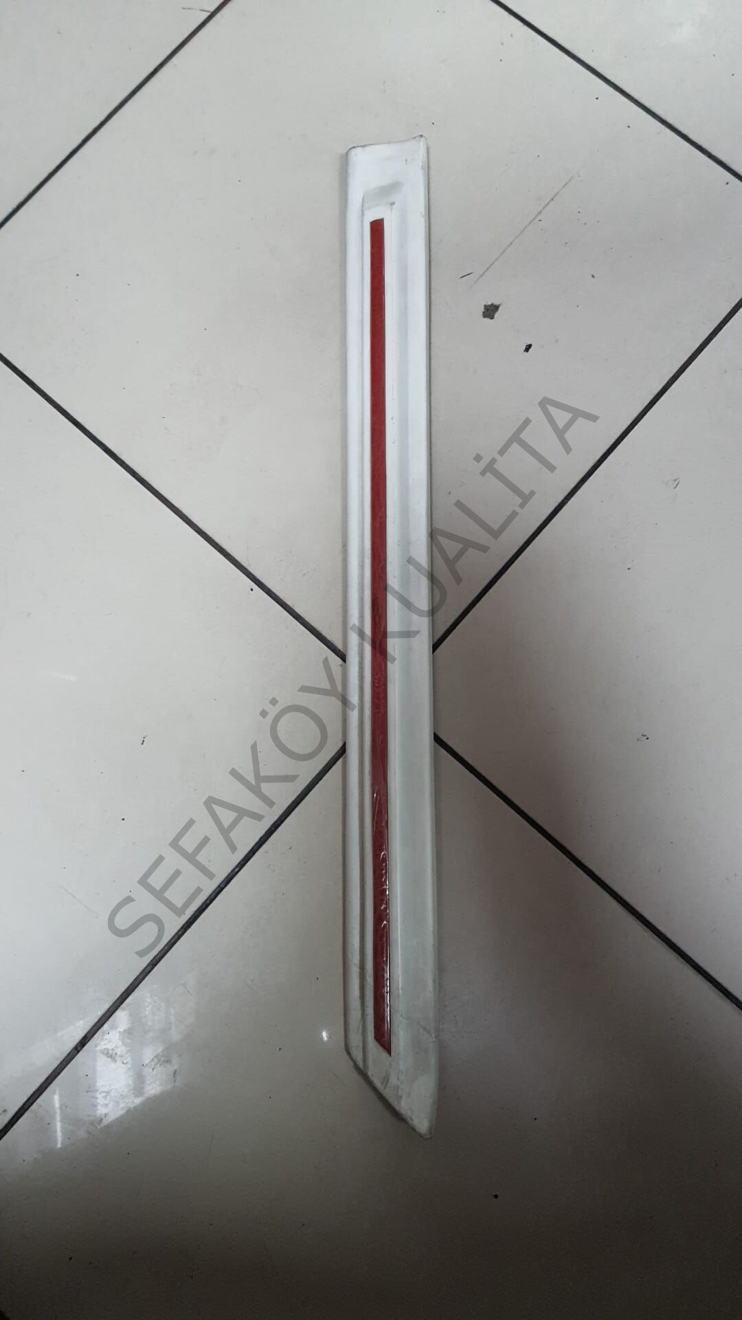 FORD TAUNUS ARKA KAPI KUŞAK SOL (BEYAZ KIRMIZI ŞERİT)