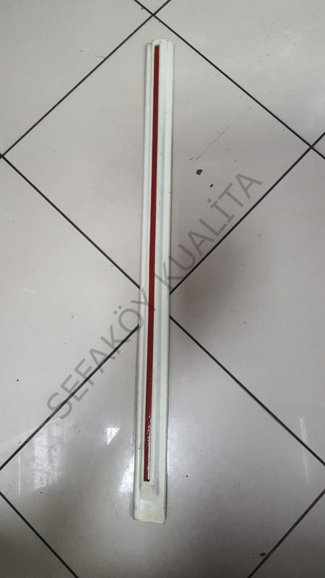 FORD TAUNUS  KAPI KUŞAK ÖN SOL (BEYAZ KIRMIZI ŞERİT)