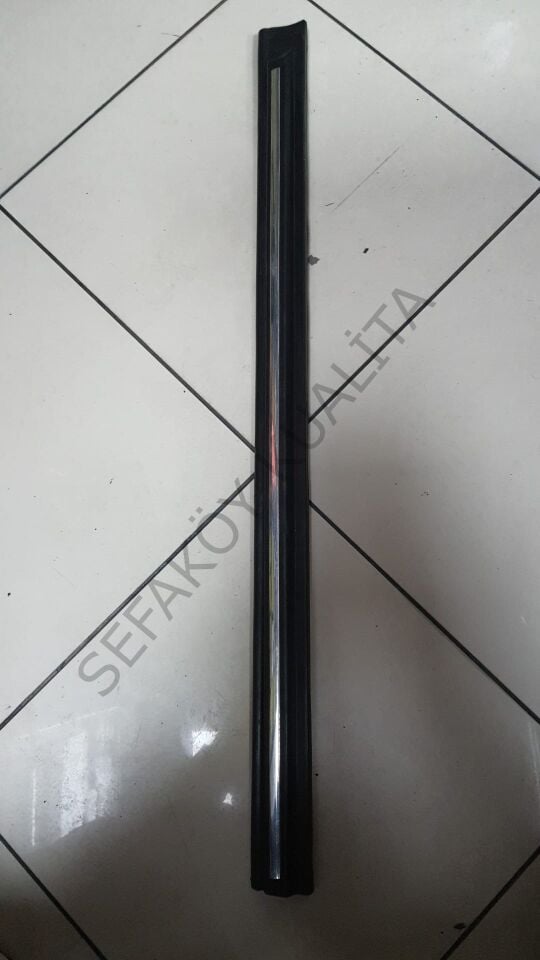 FORD TAUNUS ÖN  KAPI KUŞAK SAĞ  (SİYAH -NİKELAJ ÇITA)